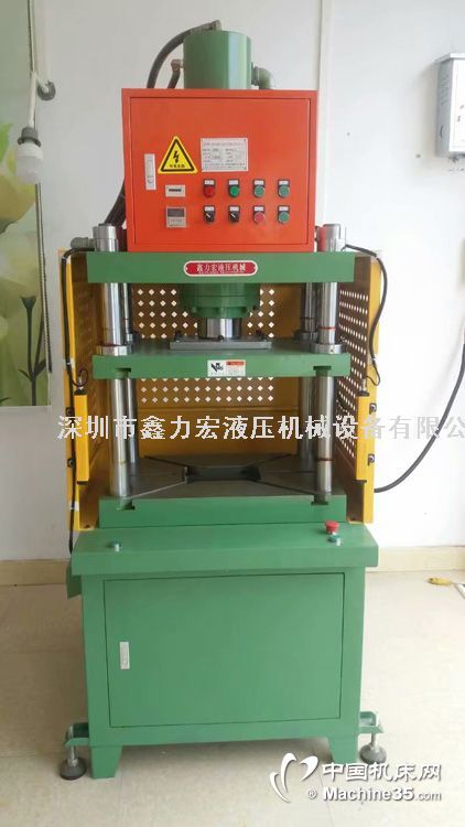 鋁制品五金產(chǎn)品裁切成型沖邊機(jī)圖片 機(jī)床圖庫(kù)